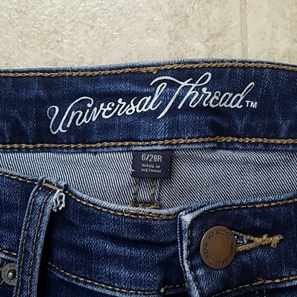 Universal Thread Curvy Skinny Jeans - Picture 4 of 4